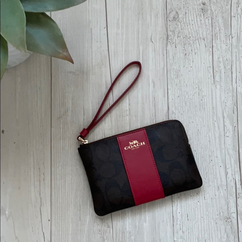 Coach • Signature Corner Zip Wristlet